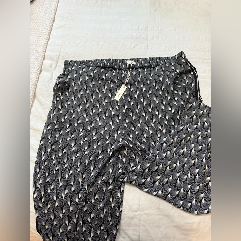 Max Studio Black and White Patterned Pants